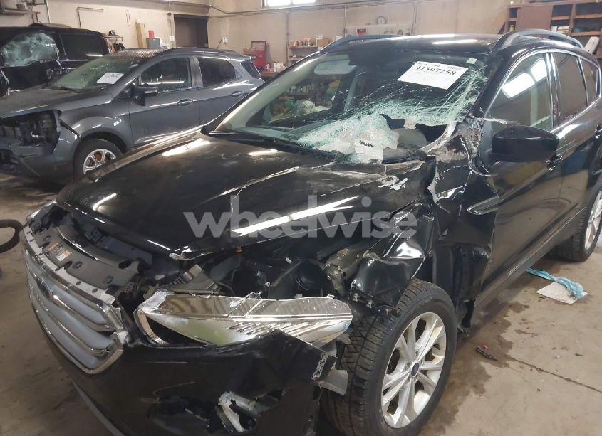 Photo 6 of 2018 Ford Escape SE (VIN 1FMCU9GD6JUC58317)