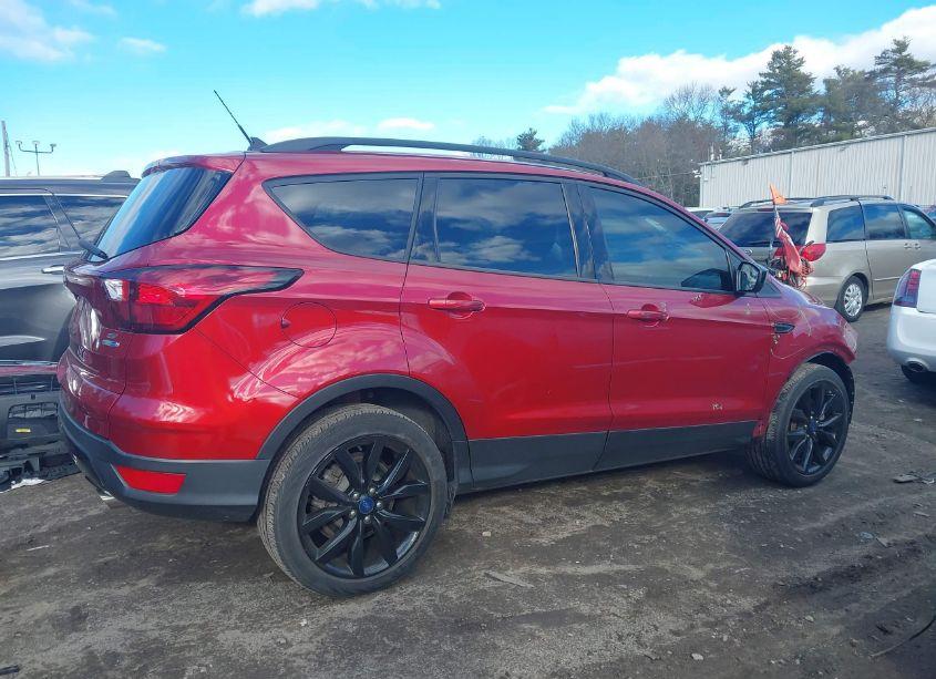Photo 14 of 2019 Ford Escape SE (VIN 1FMCU9GD6KUA37317)