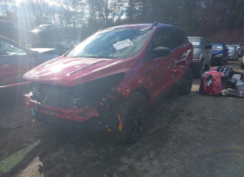 Photo 2 of 2019 Ford Escape SE (VIN 1FMCU9GD6KUA37317)