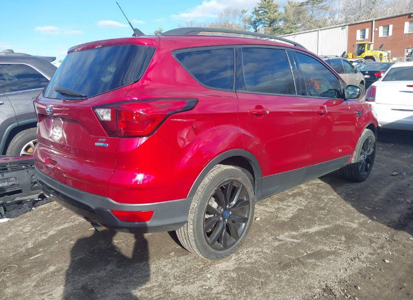 Photo 4 of 2019 Ford Escape SE (VIN 1FMCU9GD6KUA37317)