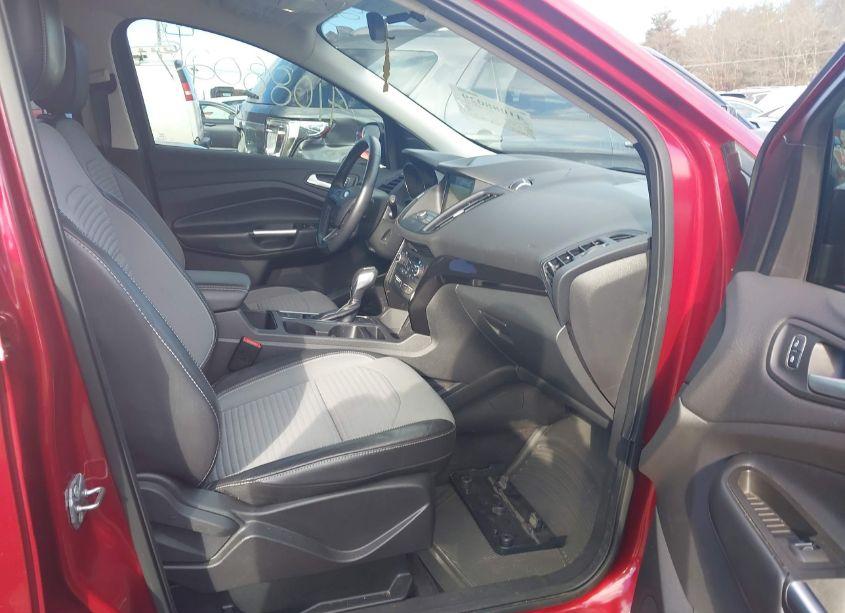 Photo 5 of 2019 Ford Escape SE (VIN 1FMCU9GD6KUA37317)