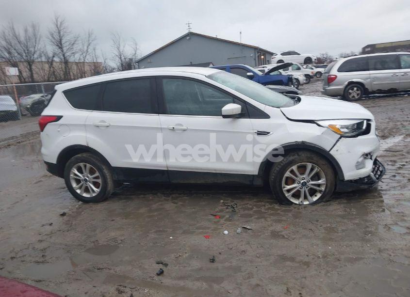 Photo 13 of 2019 Ford Escape SE (VIN 1FMCU9GD6KUA60418)