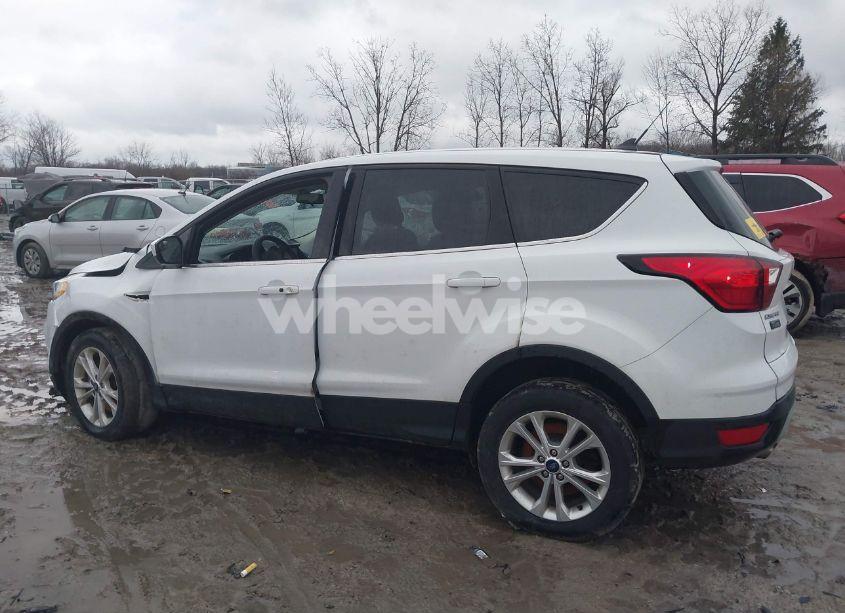 Photo 14 of 2019 Ford Escape SE (VIN 1FMCU9GD6KUA60418)
