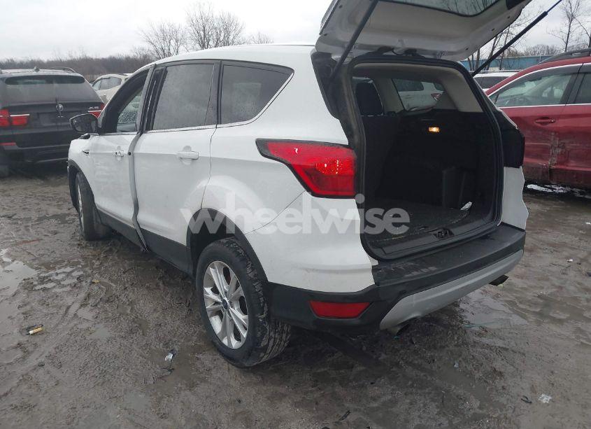 Photo 3 of 2019 Ford Escape SE (VIN 1FMCU9GD6KUA60418)
