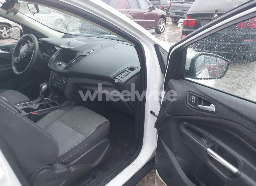 Photo 5 of 2019 Ford Escape SE (VIN 1FMCU9GD6KUA60418)