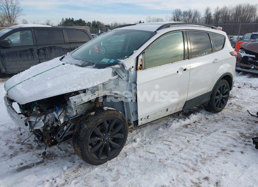 Photo 2 of 2019 Ford Escape SE (VIN 1FMCU9GD6KUA86162)