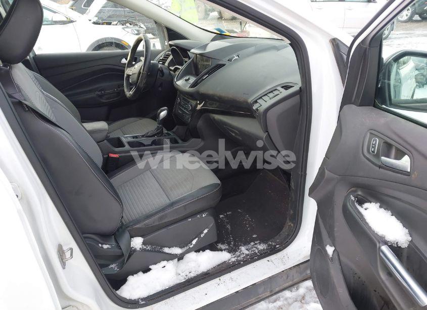 Photo 5 of 2019 Ford Escape SE (VIN 1FMCU9GD6KUA86162)