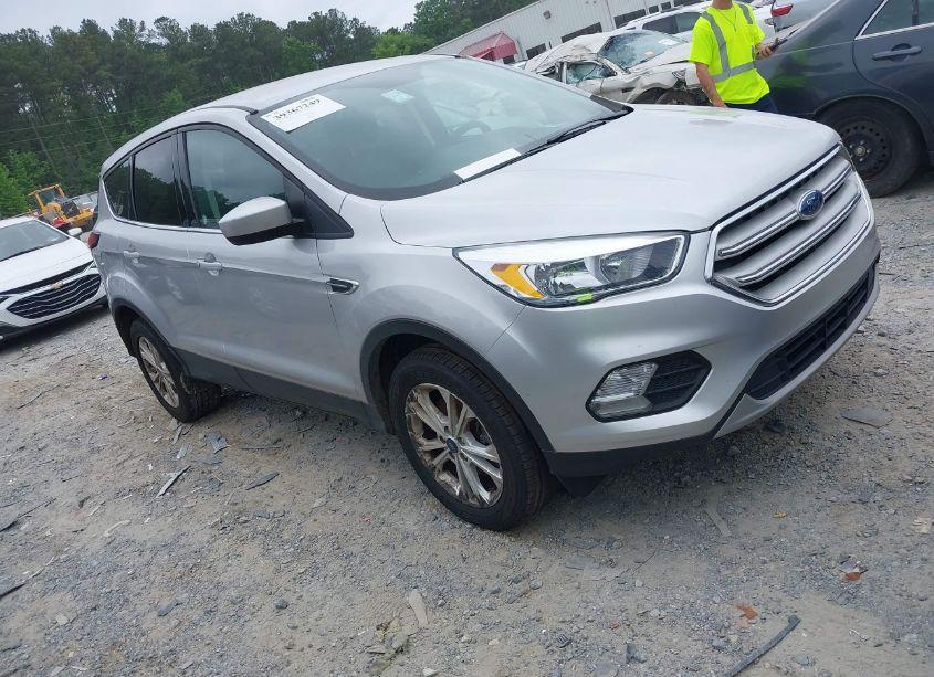 2019 Ford Escape SE (VIN 1FMCU9GD6KUA97291) main photo