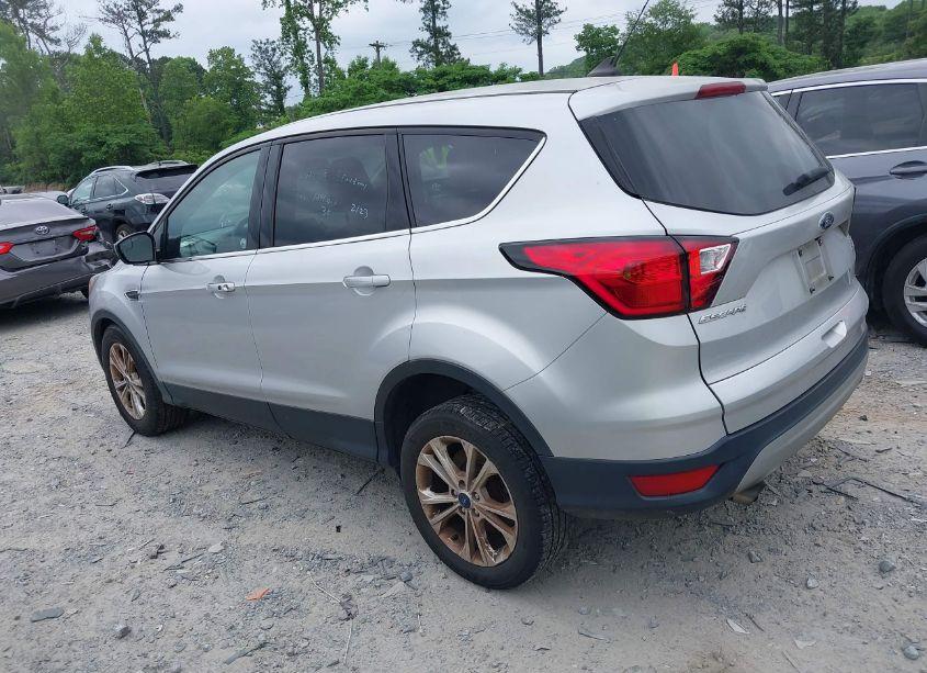 Photo 3 of 2019 Ford Escape SE (VIN 1FMCU9GD6KUA97291)