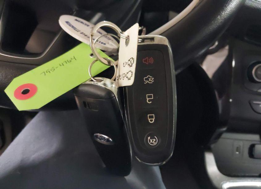 Photo 11 of 2019 Ford Escape SE (VIN 1FMCU9GD6KUB09553)