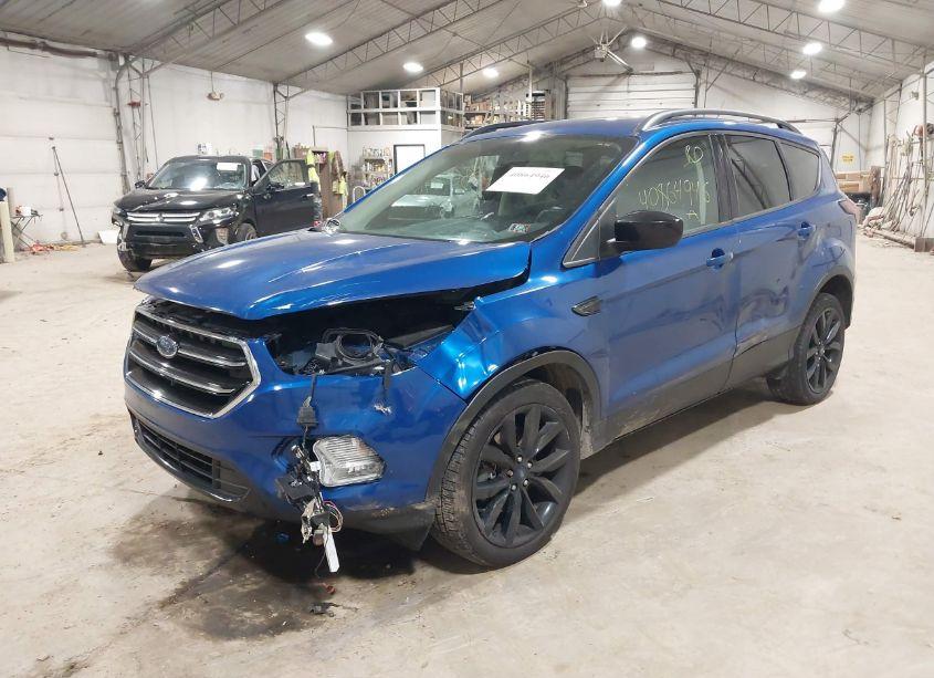 Photo 2 of 2019 Ford Escape SE (VIN 1FMCU9GD6KUB09553)