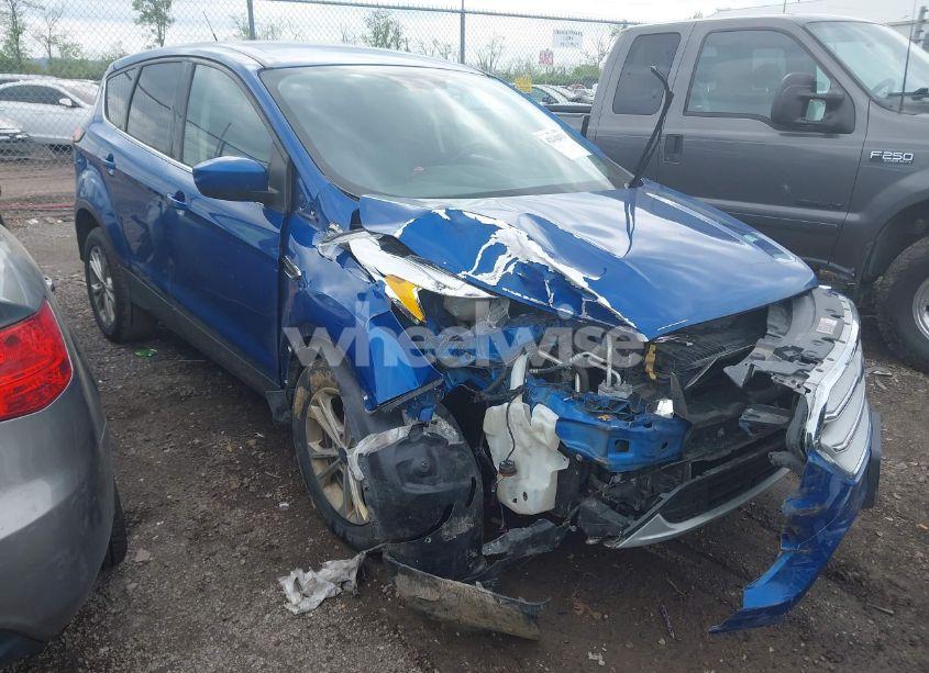 2019 Ford Escape SE (VIN 1FMCU9GD6KUB53780) main photo