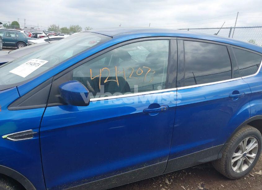 Photo 14 of 2019 Ford Escape SE (VIN 1FMCU9GD6KUB53780)