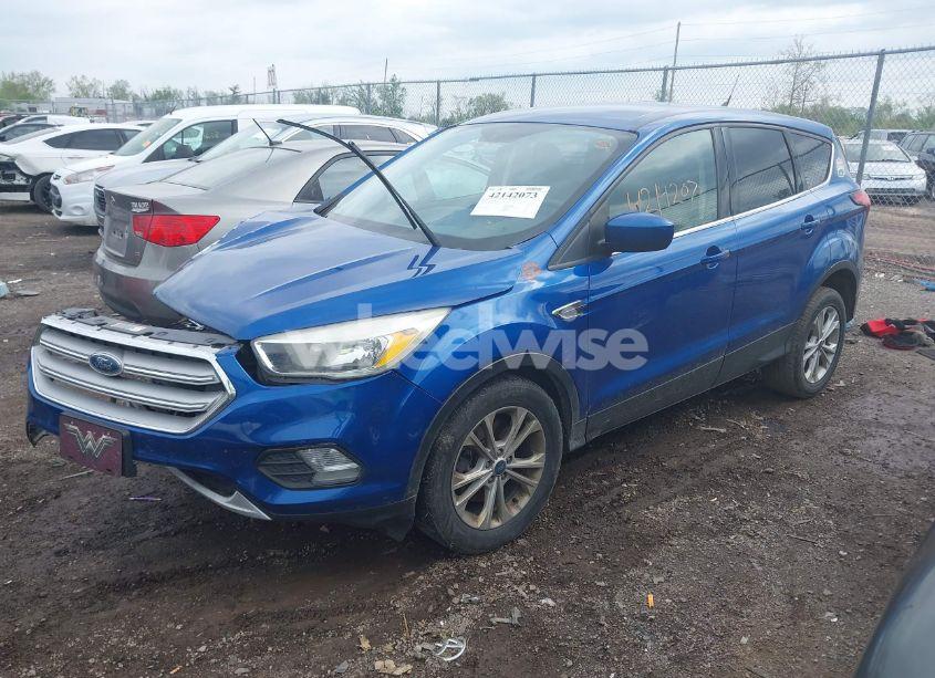 Photo 2 of 2019 Ford Escape SE (VIN 1FMCU9GD6KUB53780)