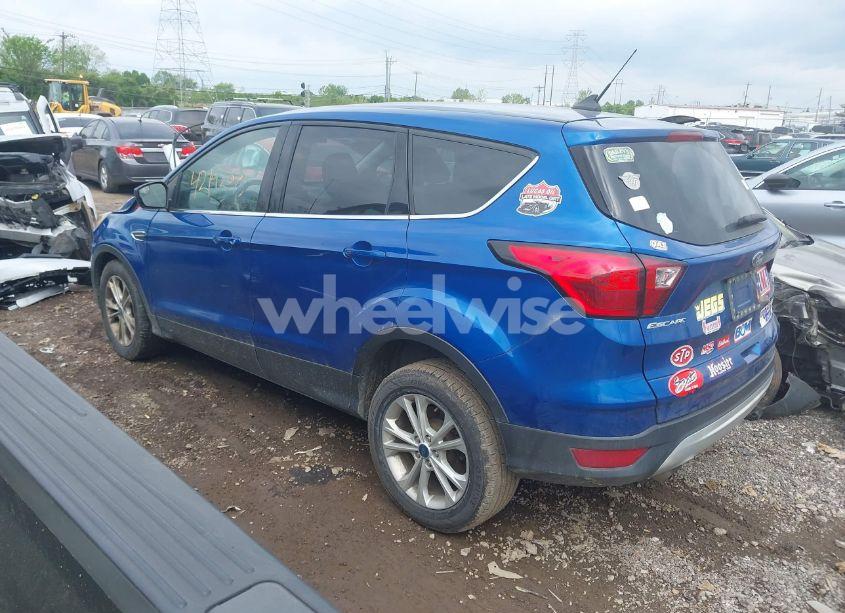 Photo 3 of 2019 Ford Escape SE (VIN 1FMCU9GD6KUB53780)