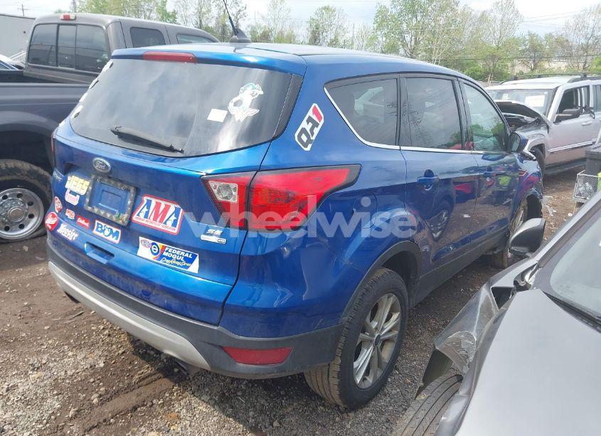 Photo 4 of 2019 Ford Escape SE (VIN 1FMCU9GD6KUB53780)