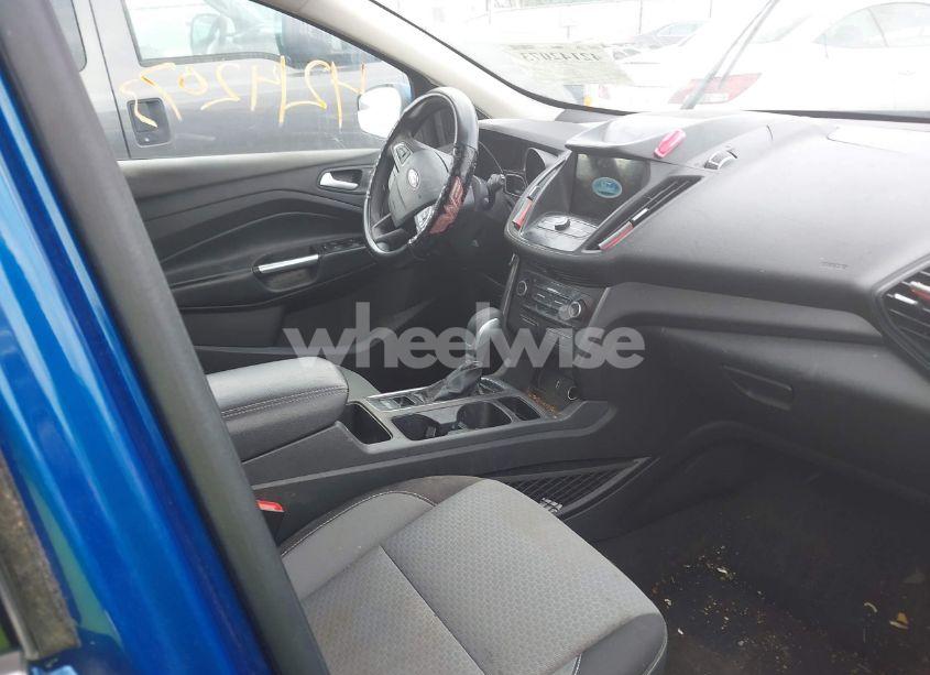 Photo 5 of 2019 Ford Escape SE (VIN 1FMCU9GD6KUB53780)