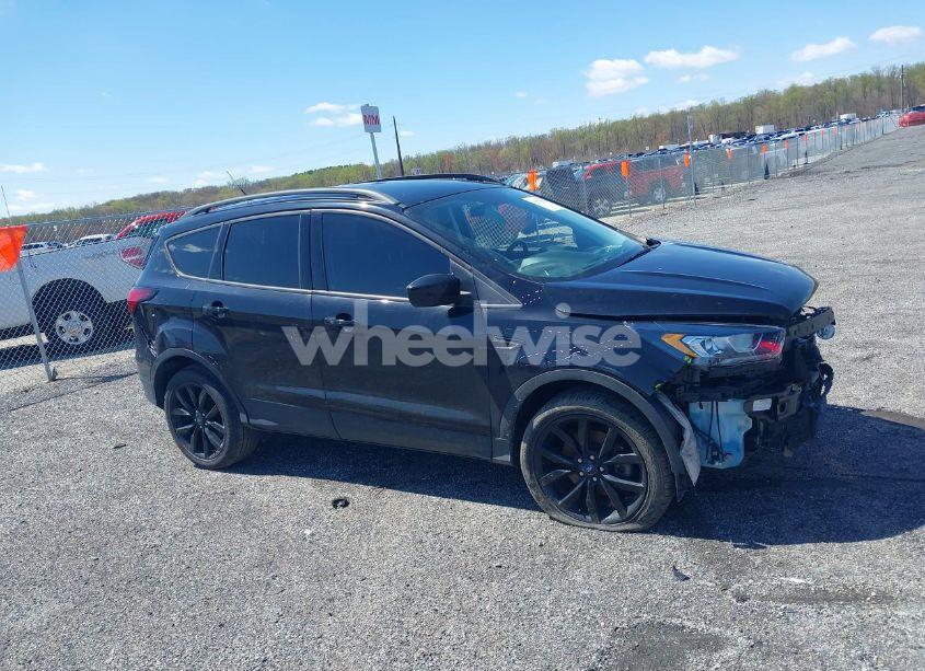 Photo 13 of 2019 Ford Escape SE (VIN 1FMCU9GD6KUB92823)