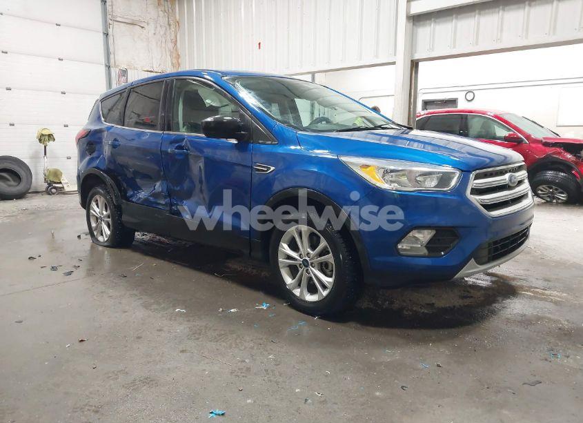 2019 Ford Escape SE (VIN 1FMCU9GD6KUC35377) main photo