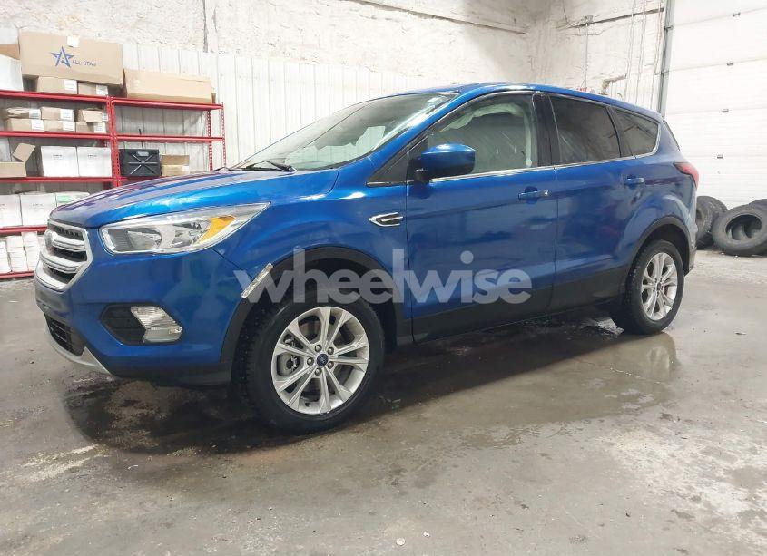 Photo 2 of 2019 Ford Escape SE (VIN 1FMCU9GD6KUC35377)