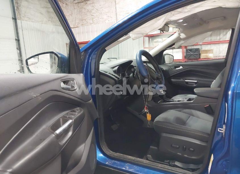 Photo 5 of 2019 Ford Escape SE (VIN 1FMCU9GD6KUC35377)