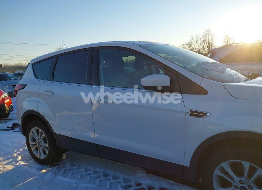 Photo 14 of 2019 Ford Escape SE (VIN 1FMCU9GD6KUC49716)