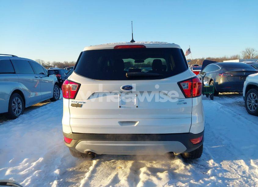 Photo 17 of 2019 Ford Escape SE (VIN 1FMCU9GD6KUC49716)