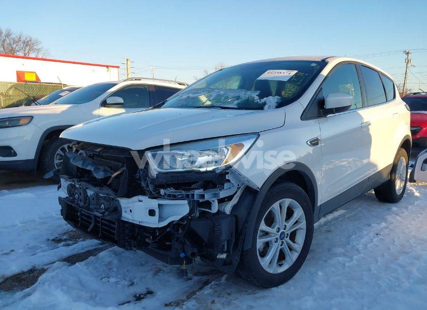 Photo 2 of 2019 Ford Escape SE (VIN 1FMCU9GD6KUC49716)