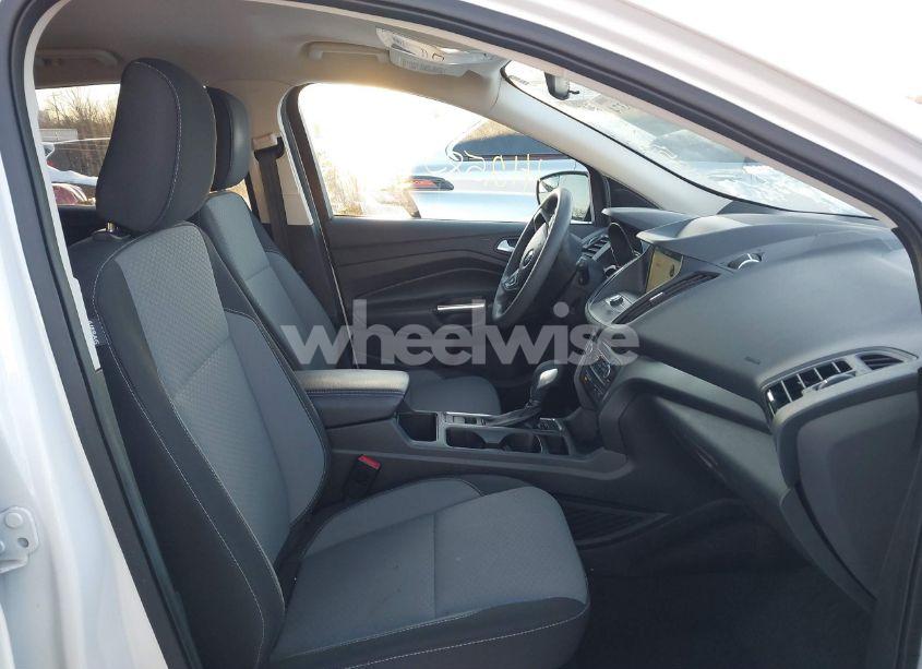 Photo 5 of 2019 Ford Escape SE (VIN 1FMCU9GD6KUC49716)