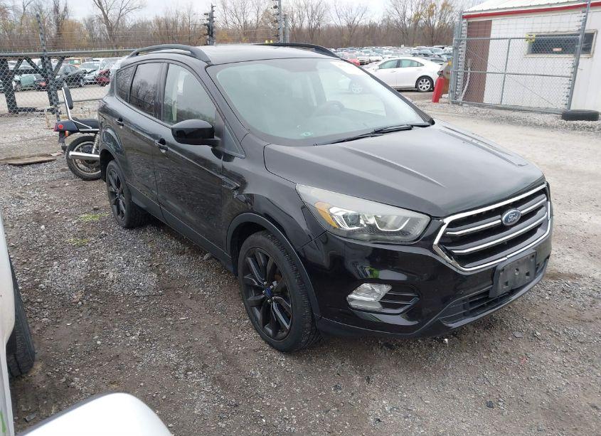 2017 Ford Escape SE (VIN 1FMCU9GD7HUA10412) main photo