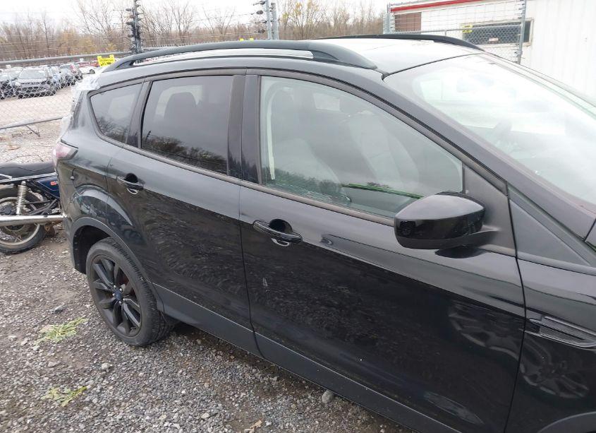 Photo 13 of 2017 Ford Escape SE (VIN 1FMCU9GD7HUA10412)