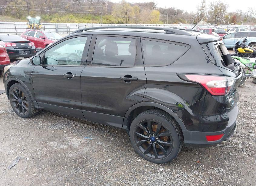 Photo 3 of 2017 Ford Escape SE (VIN 1FMCU9GD7HUA10412)