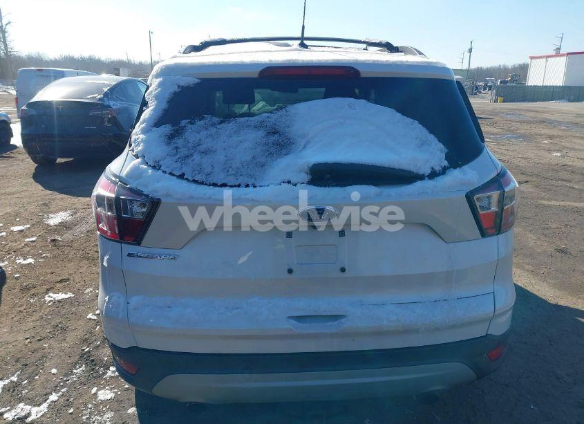 Photo 16 of 2017 Ford Escape SE (VIN 1FMCU9GD7HUA36508)
