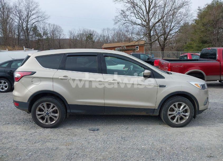 Photo 13 of 2017 Ford Escape SE (VIN 1FMCU9GD7HUA99589)