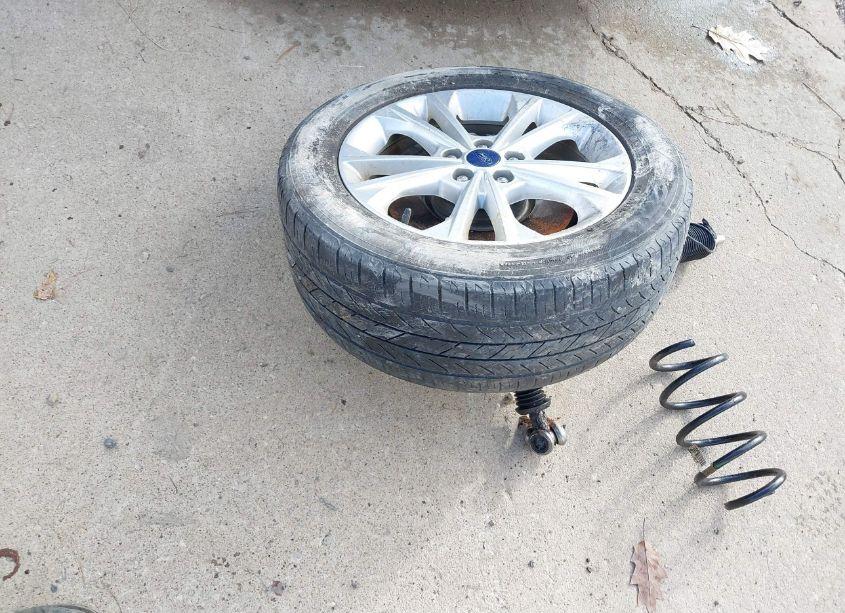 Photo 12 of 2017 Ford Escape SE (VIN 1FMCU9GD7HUB90619)