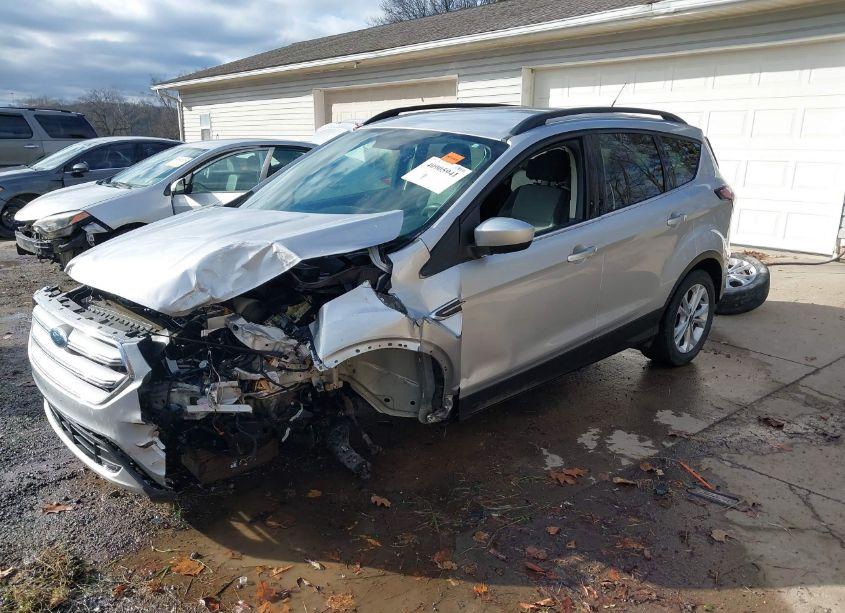 Photo 2 of 2017 Ford Escape SE (VIN 1FMCU9GD7HUB90619)