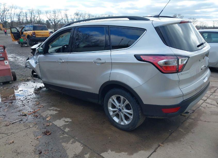 Photo 3 of 2017 Ford Escape SE (VIN 1FMCU9GD7HUB90619)