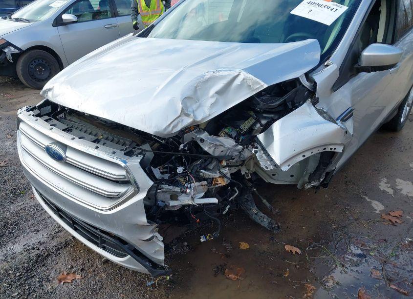 Photo 6 of 2017 Ford Escape SE (VIN 1FMCU9GD7HUB90619)