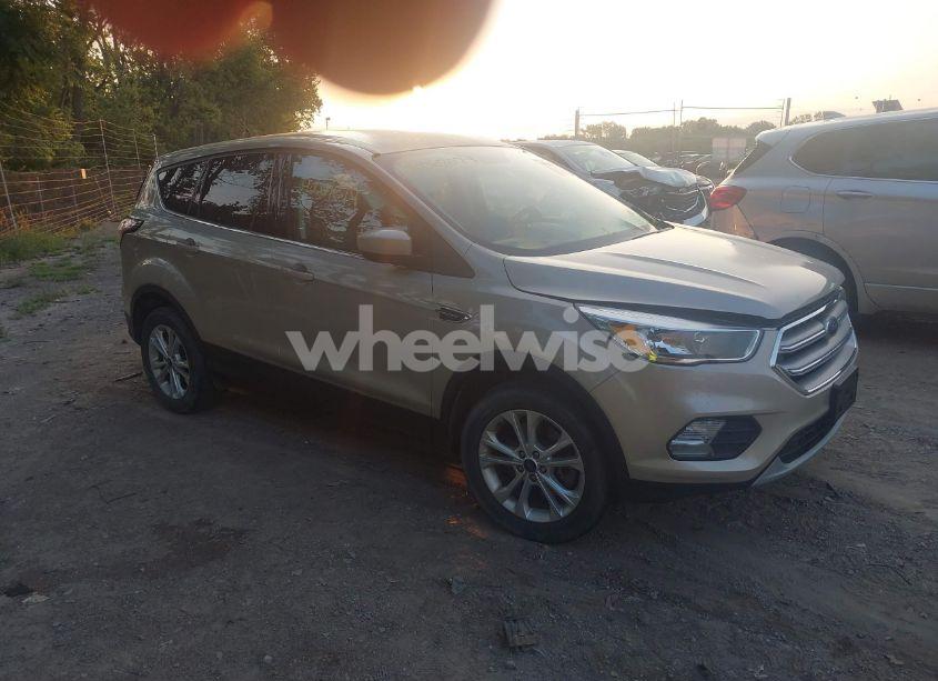 2017 Ford Escape SE (VIN 1FMCU9GD7HUC20802) main photo