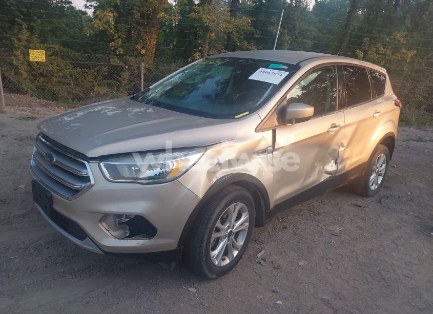 Photo 2 of 2017 Ford Escape SE (VIN 1FMCU9GD7HUC20802)