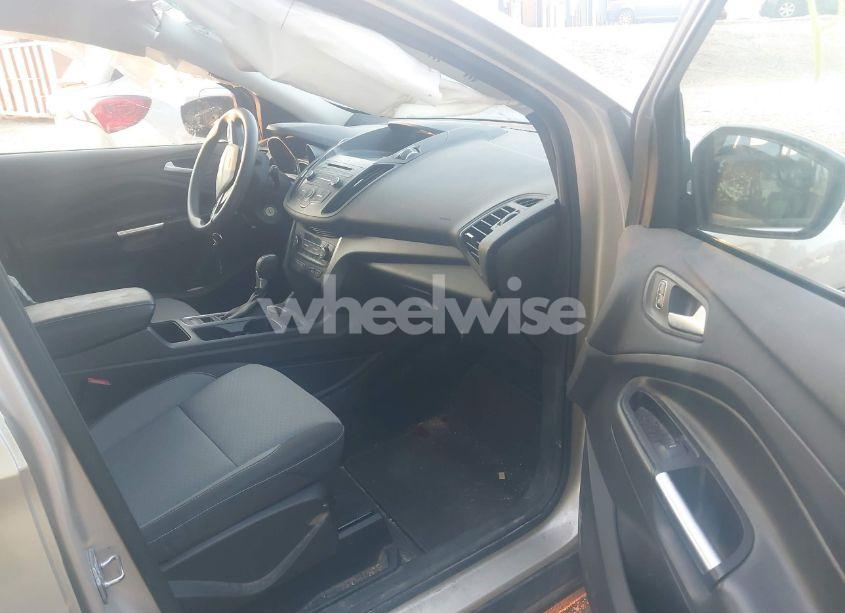 Photo 5 of 2017 Ford Escape SE (VIN 1FMCU9GD7HUC20802)