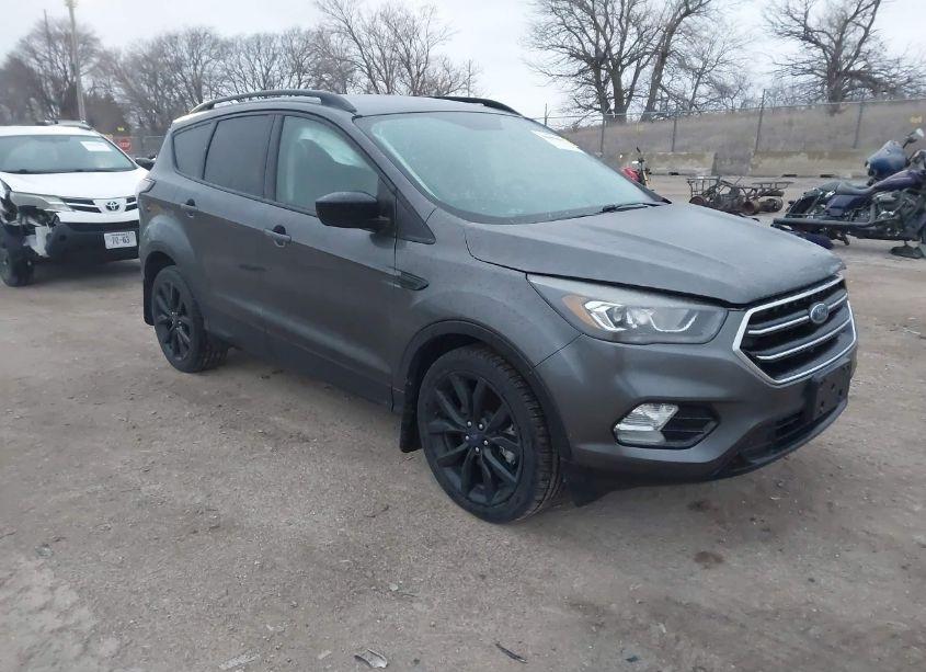 2017 Ford Escape SE (VIN 1FMCU9GD7HUD01427) main photo