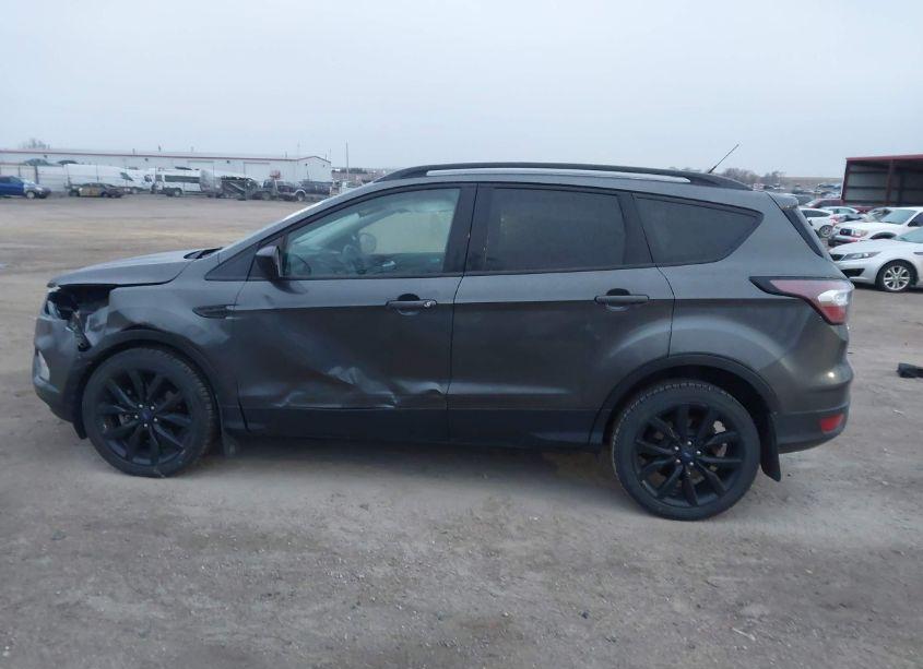 Photo 15 of 2017 Ford Escape SE (VIN 1FMCU9GD7HUD01427)