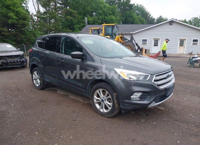 2017 Ford Escape SE (VIN 1FMCU9GD7HUD07020) main photo