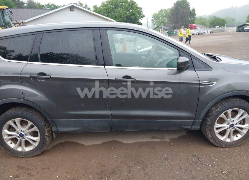 Photo 13 of 2017 Ford Escape SE (VIN 1FMCU9GD7HUD07020)