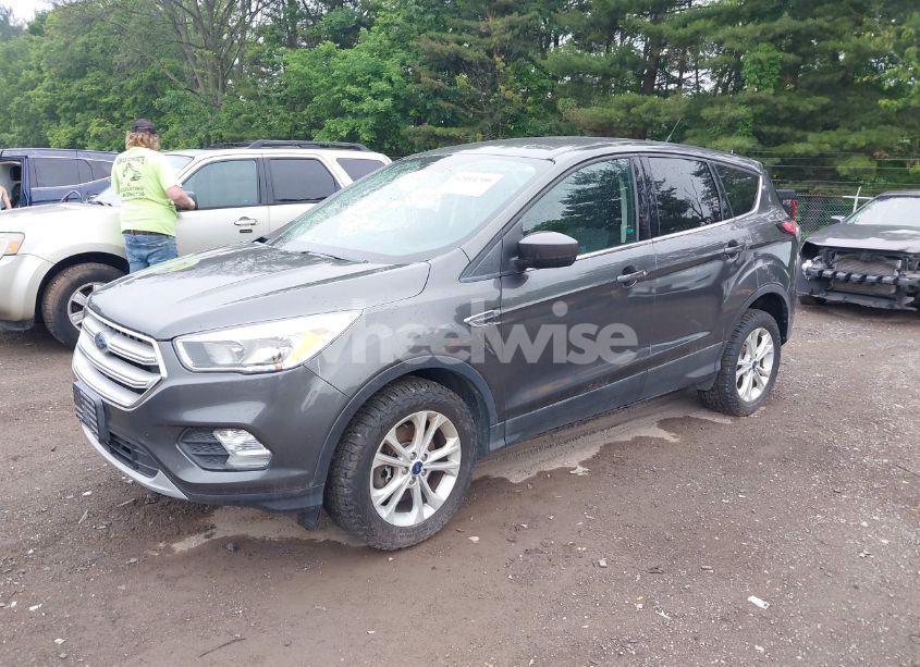 Photo 2 of 2017 Ford Escape SE (VIN 1FMCU9GD7HUD07020)