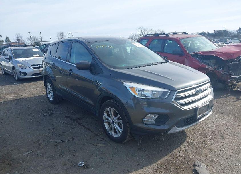2017 Ford Escape SE (VIN 1FMCU9GD7HUD49509) main photo