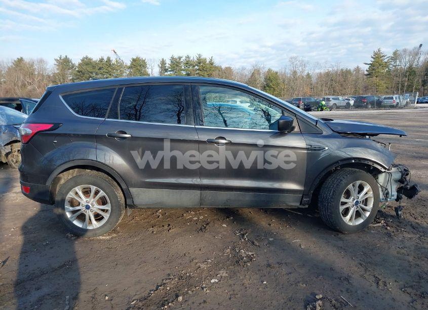 Photo 13 of 2017 Ford Escape SE (VIN 1FMCU9GD7HUD55892)