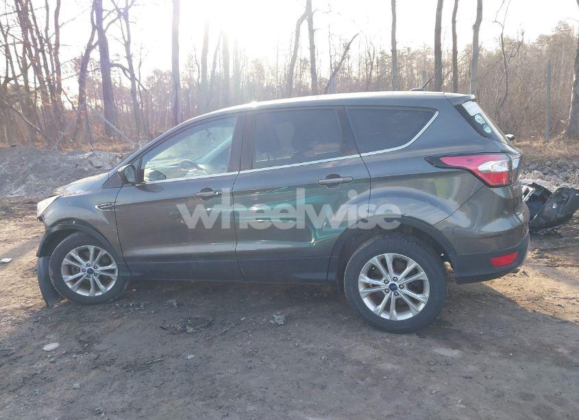 Photo 14 of 2017 Ford Escape SE (VIN 1FMCU9GD7HUD55892)