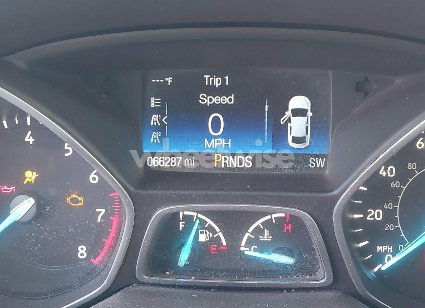 Photo 15 of 2017 Ford Escape SE (VIN 1FMCU9GD7HUD55892)